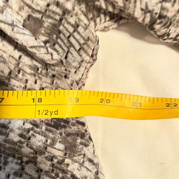 Jennifer Lopez  Flutter Sleeve V- Neck Sheer Top Size L - Picture 11 of 11